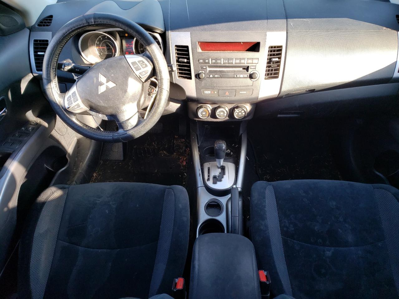 2012 Mitsubishi Outlander - Image 8