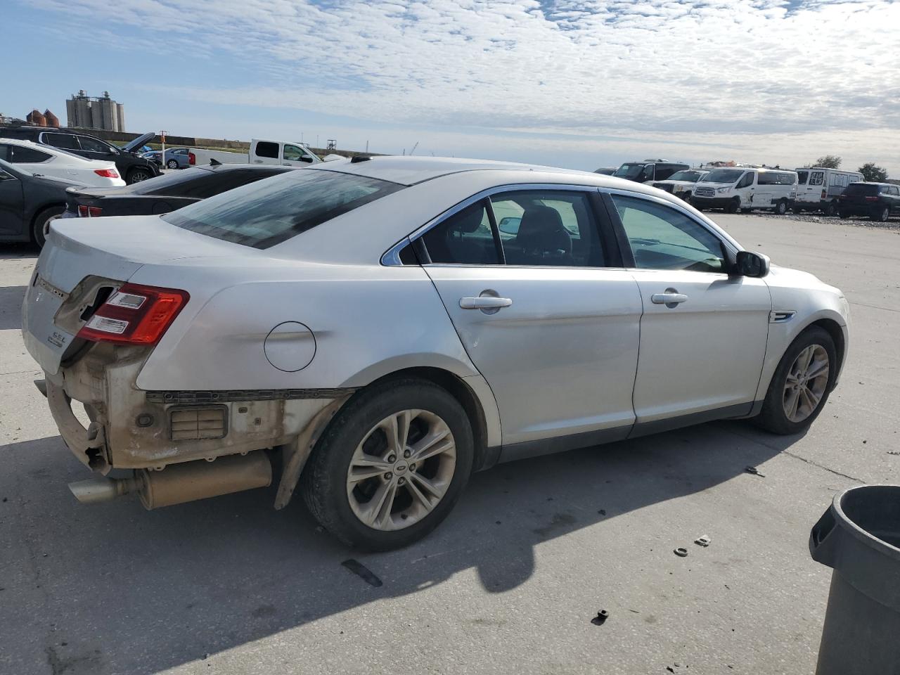 2013 Ford Taurus - Image 3