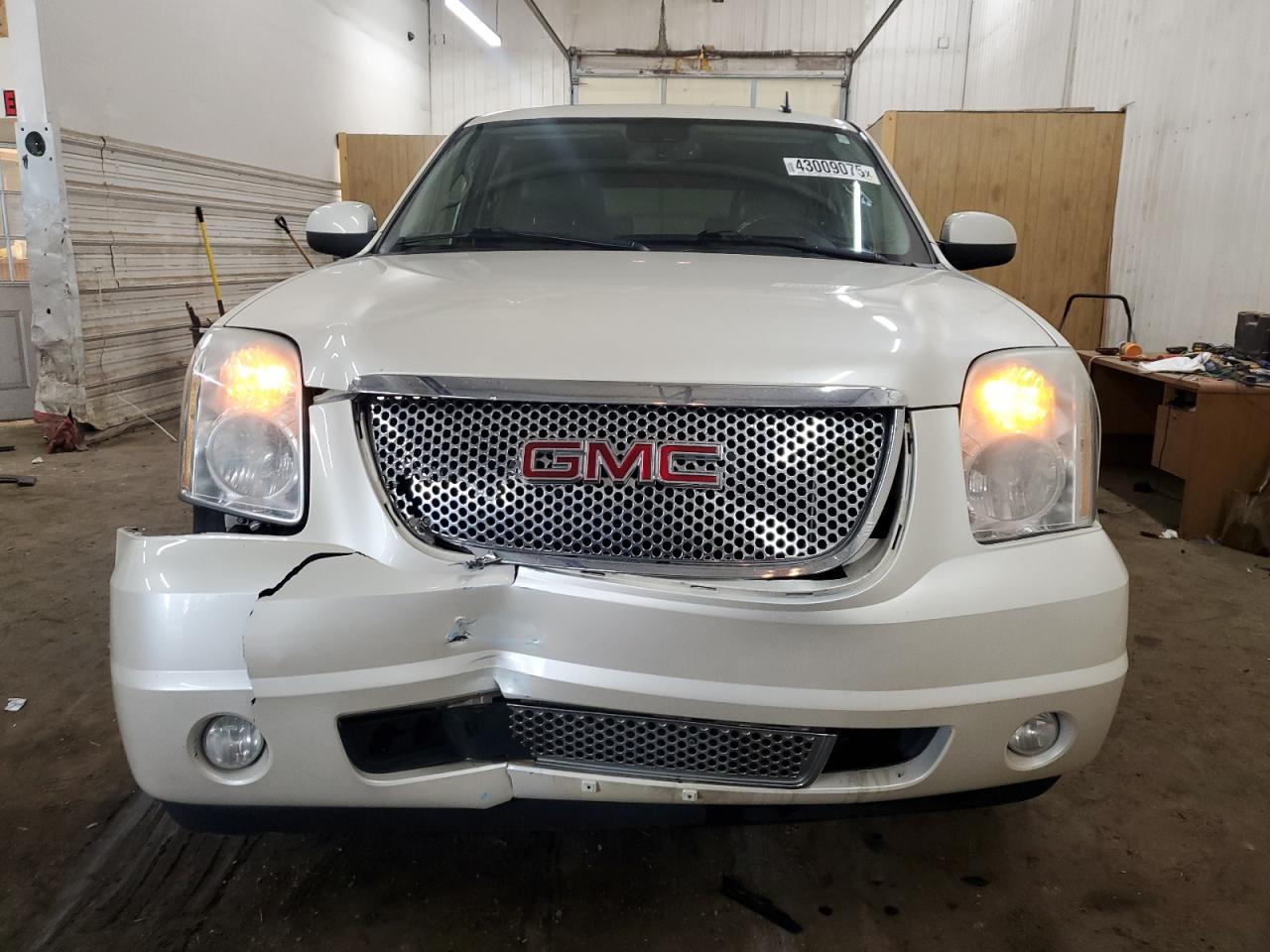 2011 GMC Yukon - Image 5