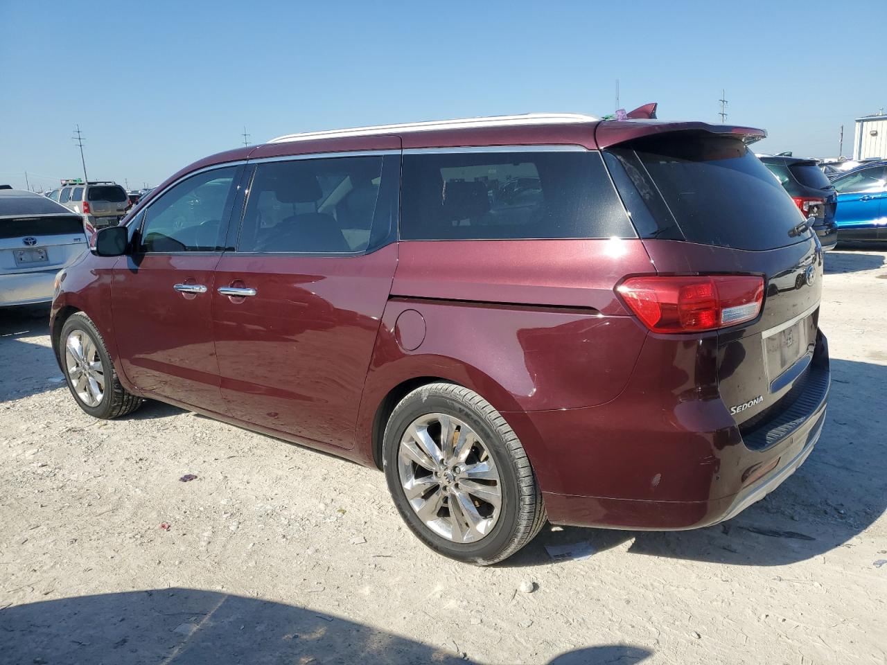 VIN KNDME5C13G6130317 2016 KIA SEDONA no.2