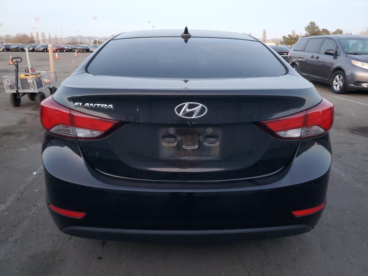 2016 Hyundai Elantra - Image 6