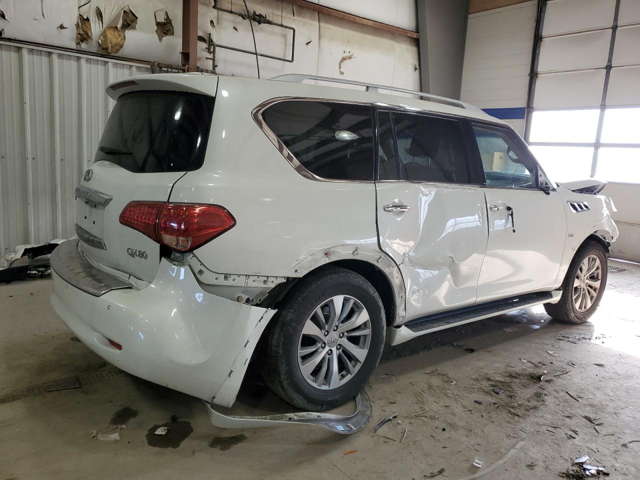 2017 Infiniti QX80 - Image 3