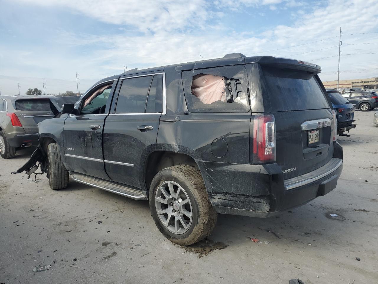 2015 GMC Yukon - Image 2