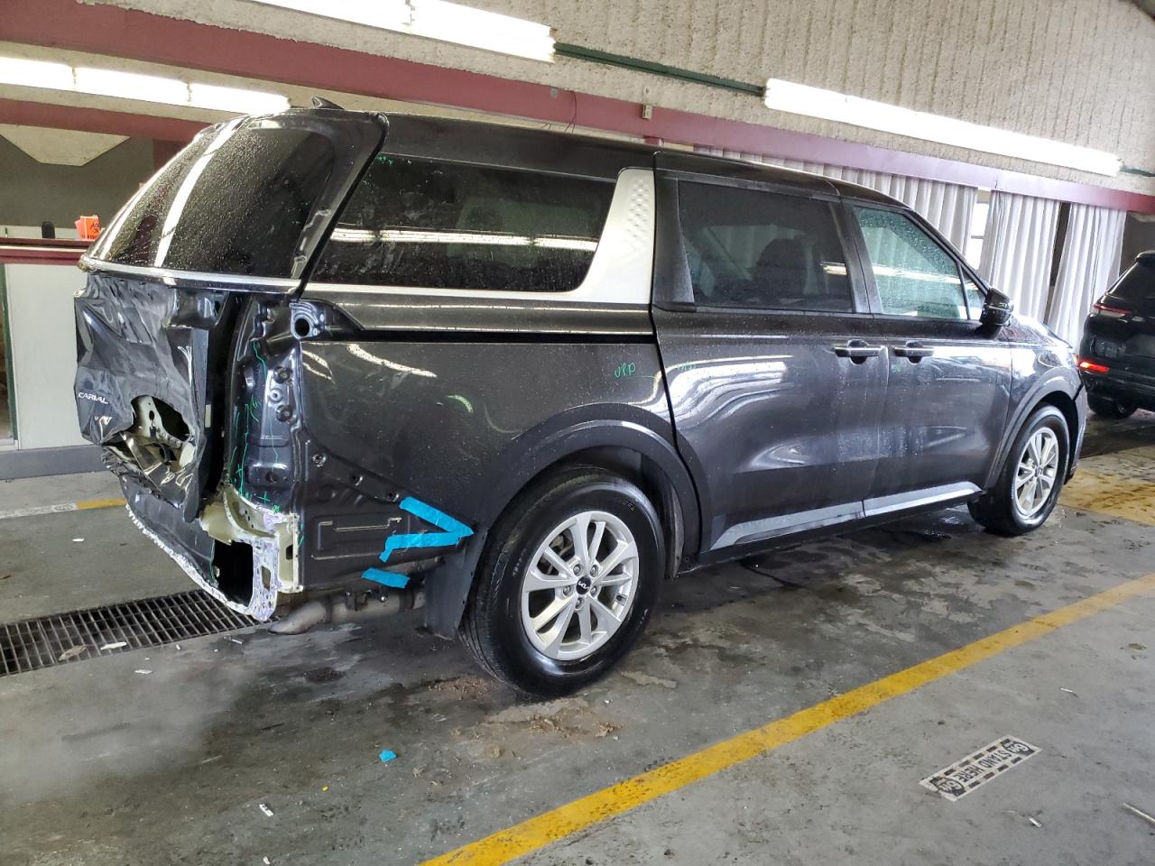 2023 Kia Carnival - Image 3