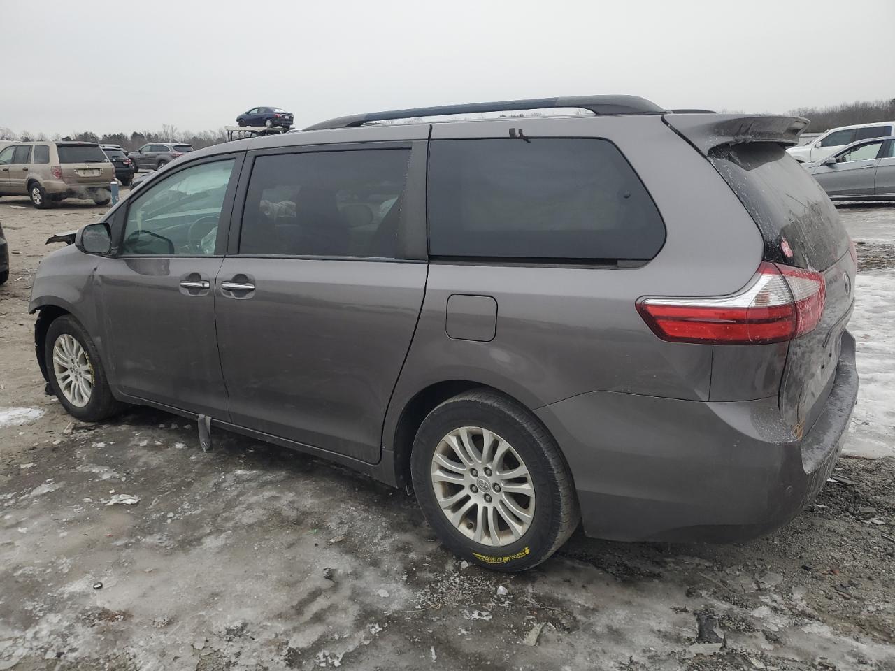 2016 Toyota Sienna - Image 2