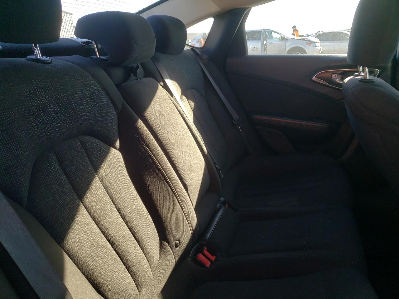 2015 Chrysler 200 - Image 10