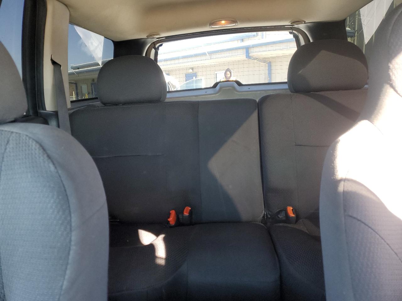 2004 Jeep Grand Cherokee - Image 10