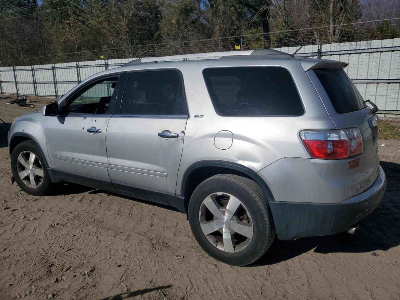 2010 GMC Acadia - Image 2