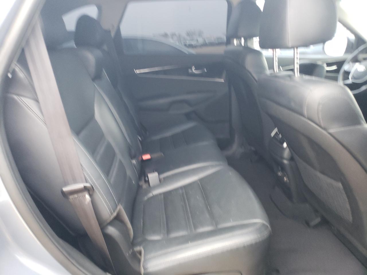 2020 Kia Sorento - Image 11