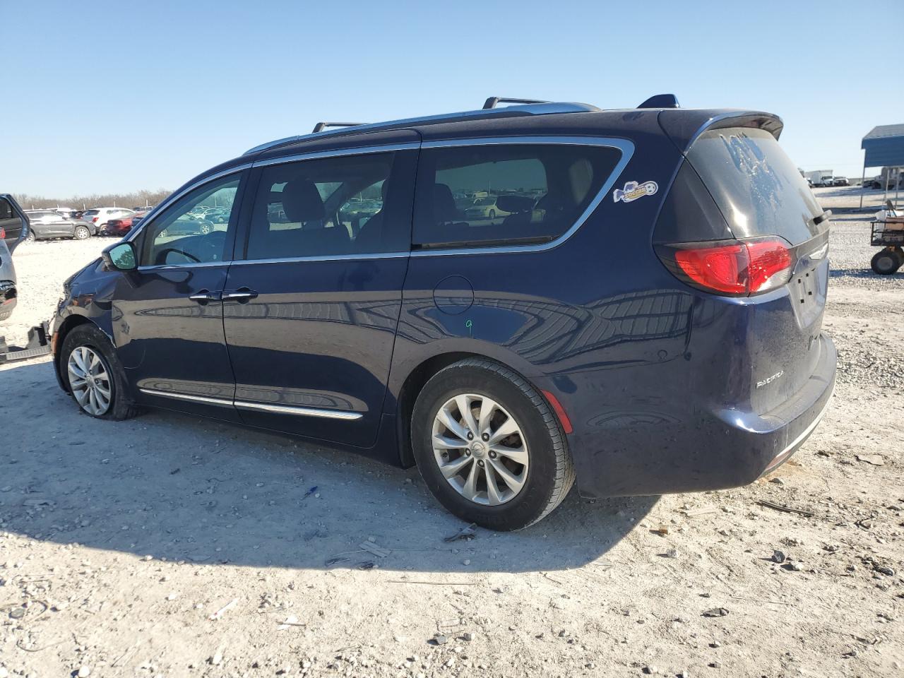 2018 Chrysler Pacifica - Image 2