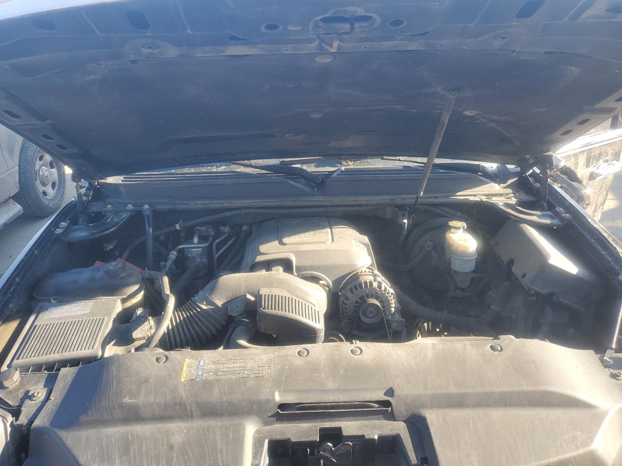 2010 Cadillac Escalade - Image 12