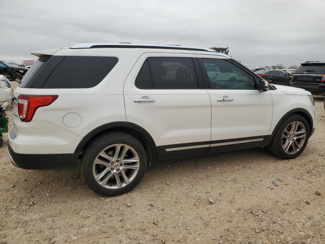 2016 Ford Explorer - Image 3