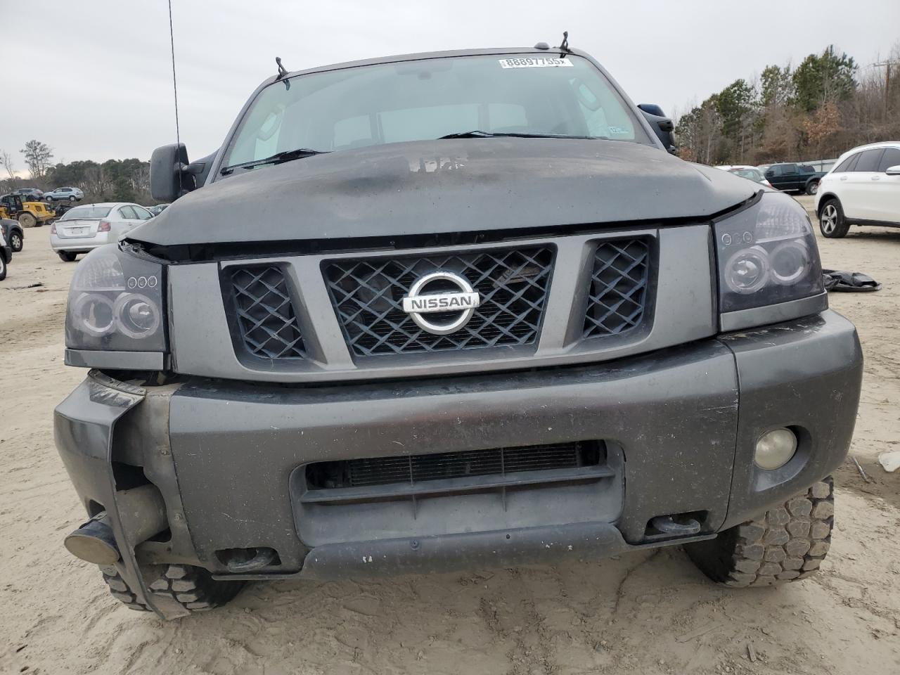 2010 Nissan Titan - Image 6