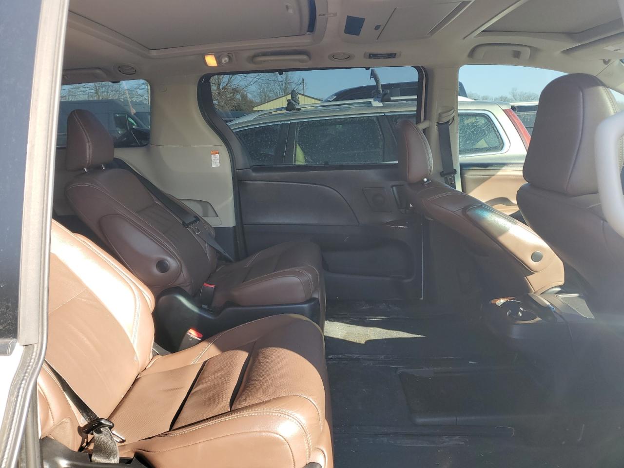 2015 Toyota Sienna - Image 11