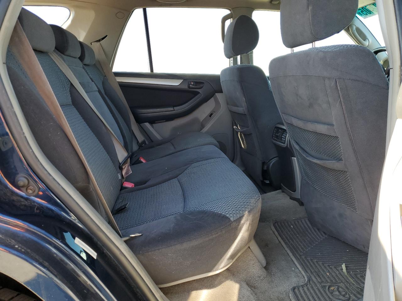 2004 Toyota 4Runner - Image 10
