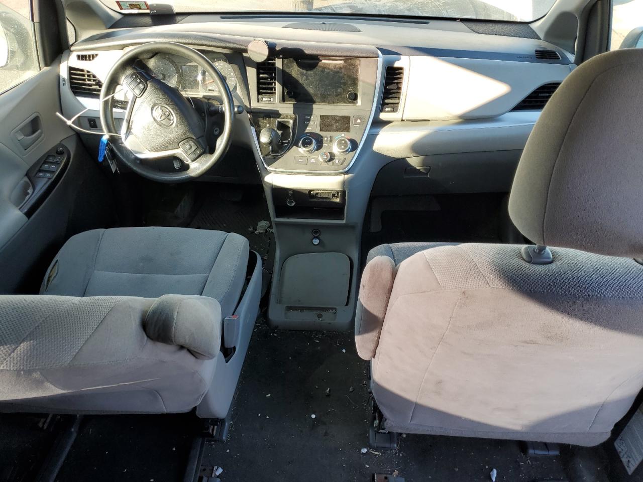 2015 Toyota Sienna - Image 8