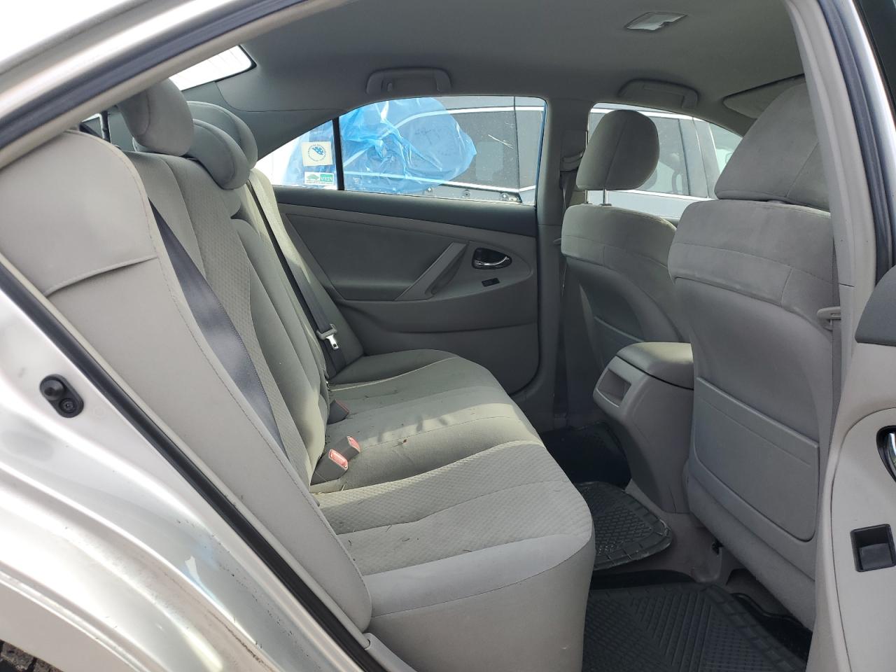 2009 Toyota Camry - Image 10