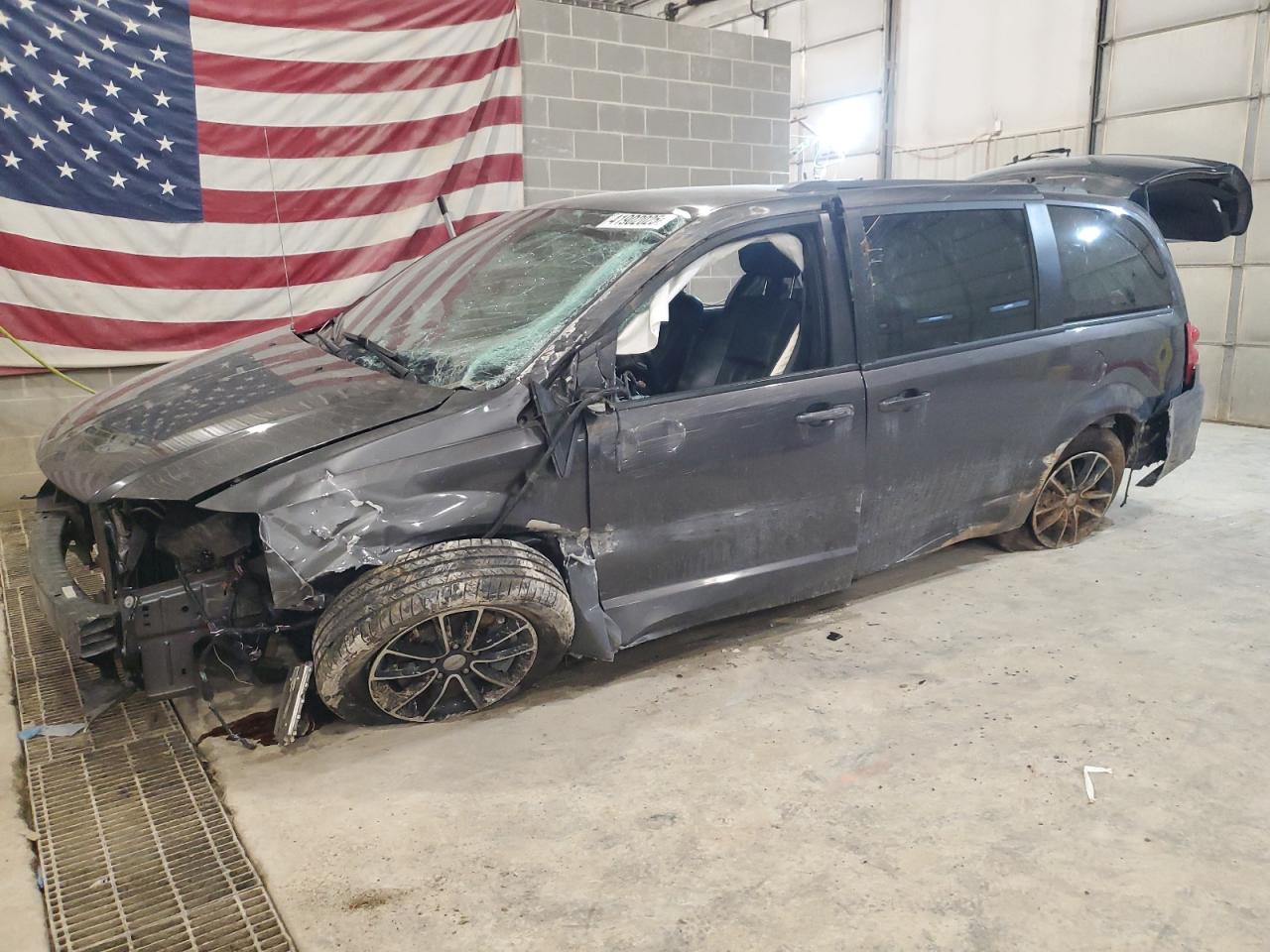 2019 Dodge Caravan - Image 1