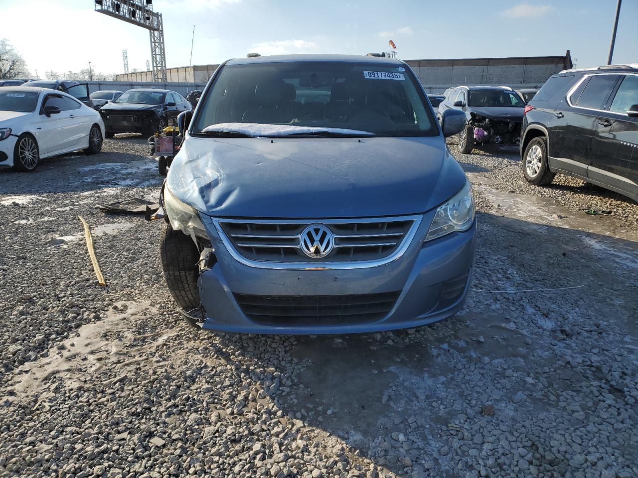 2012 Volkswagen Routan - Image 5