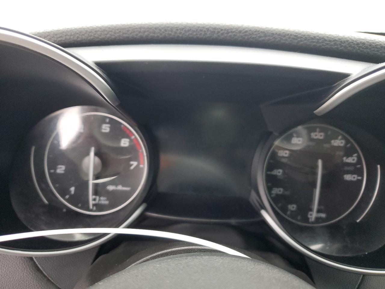 2018 Alfa Romeo Giulia - Image 9