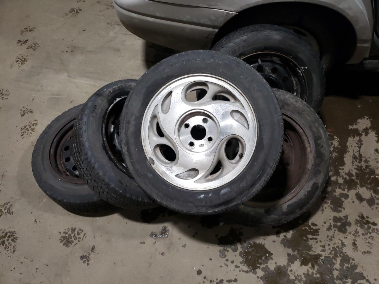 2000 Saturn SL - Image 12
