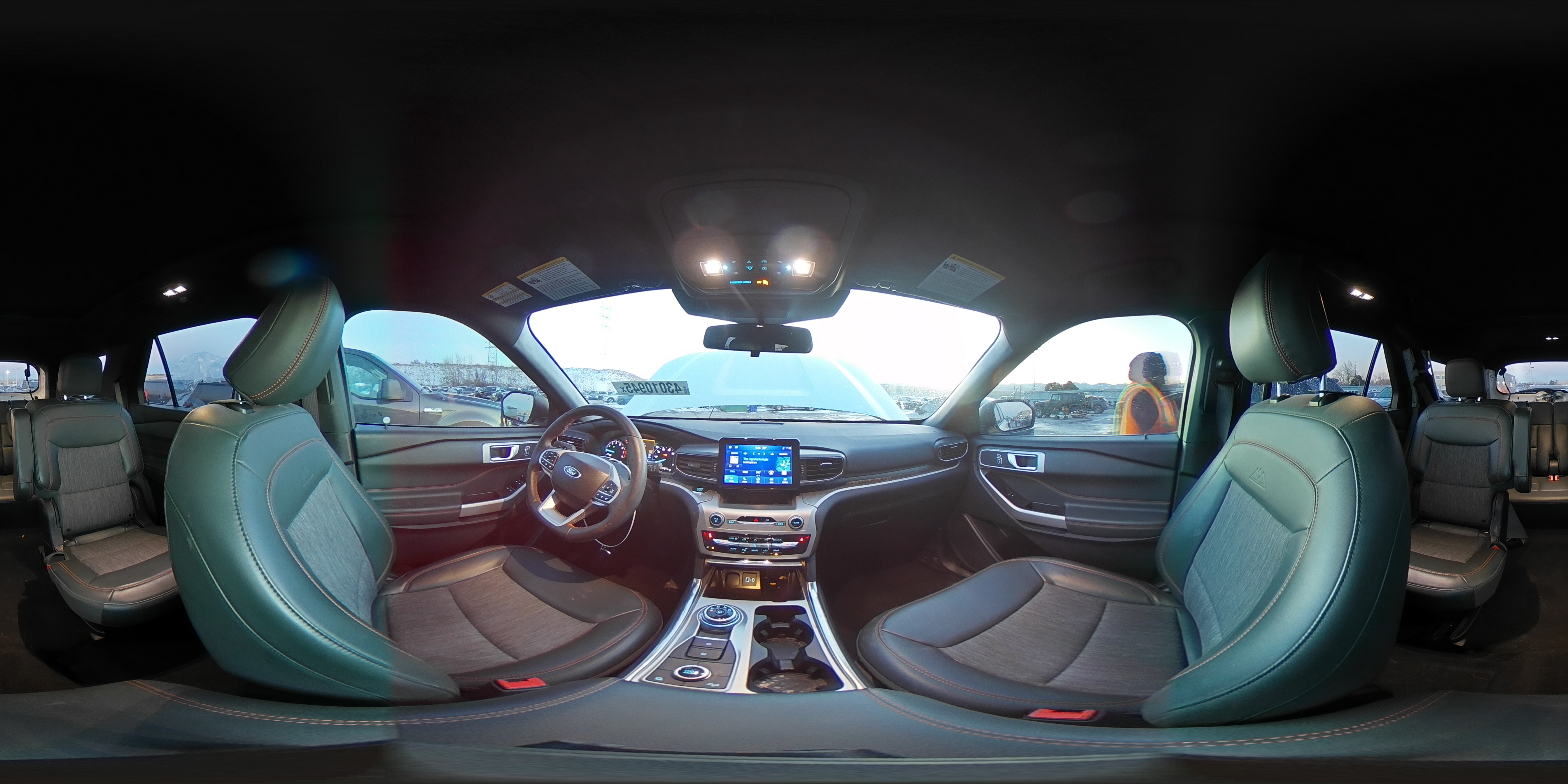 2022 Ford Explorer - Image 16