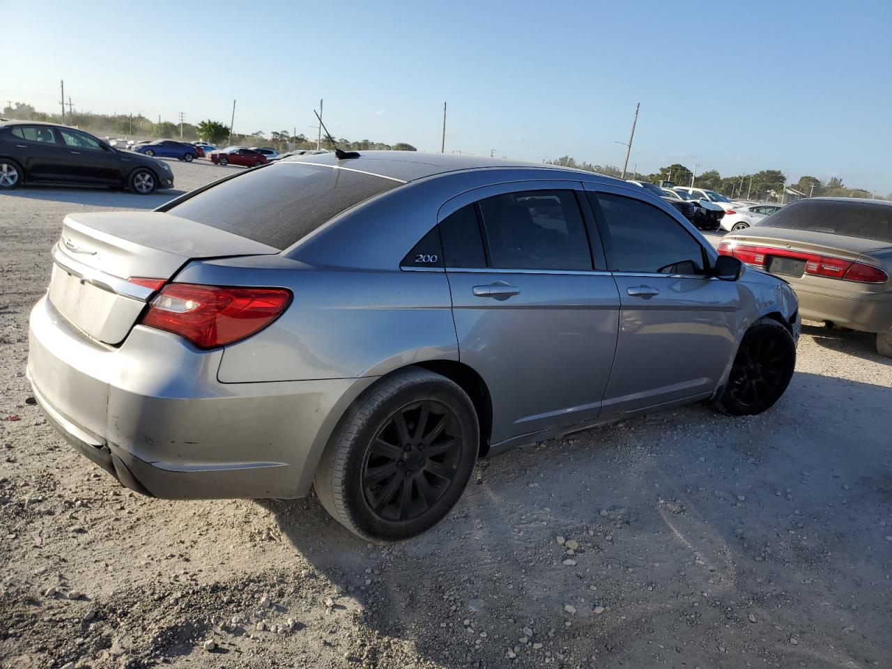 2013 Chrysler 200 - Image 3