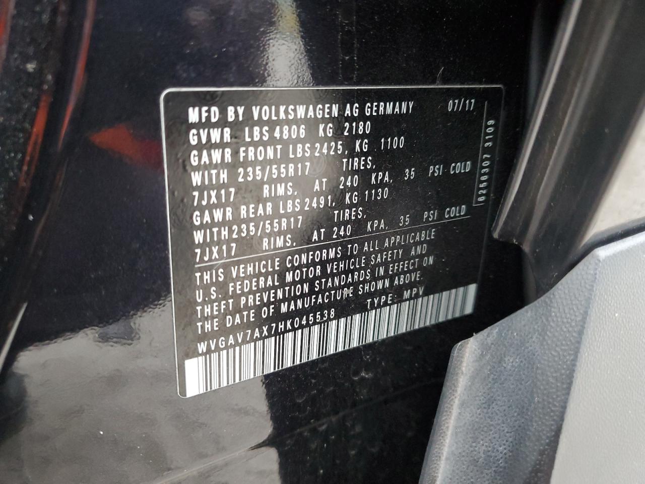 2017 Volkswagen Tiguan - Image 12