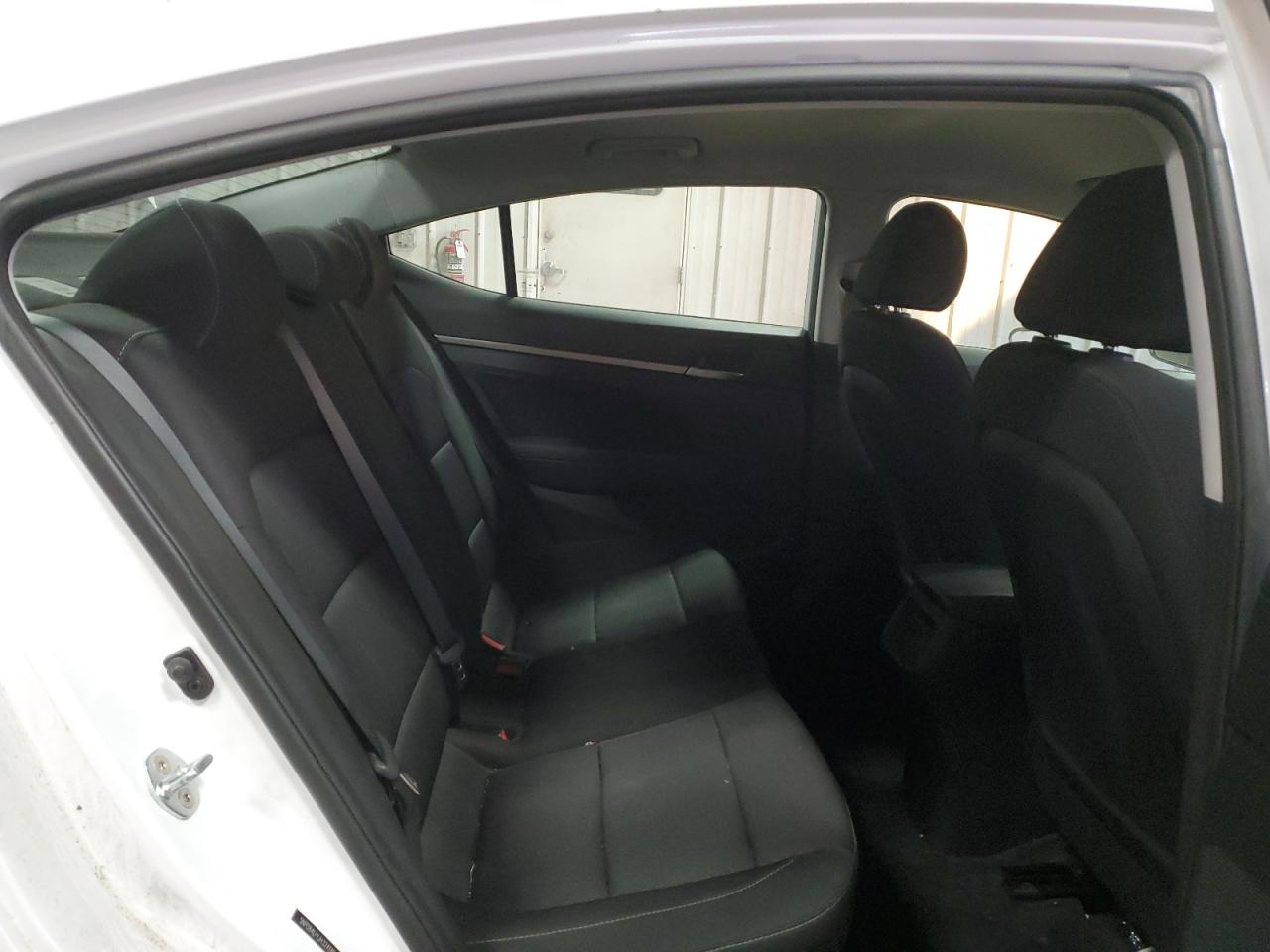2018 Hyundai Elantra - Image 10