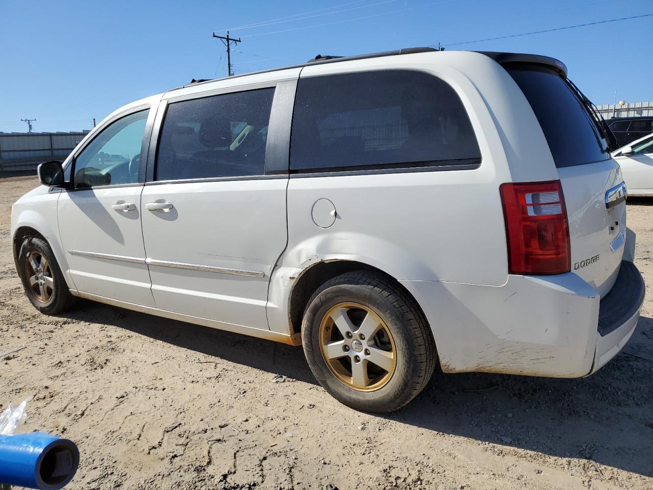 2010 Dodge Caravan - Image 2