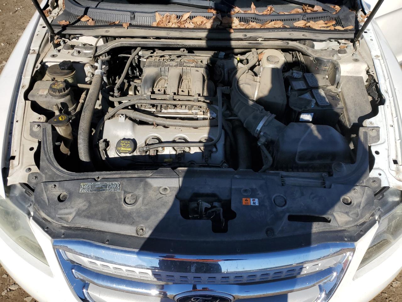 2011 Ford Taurus - Image 11