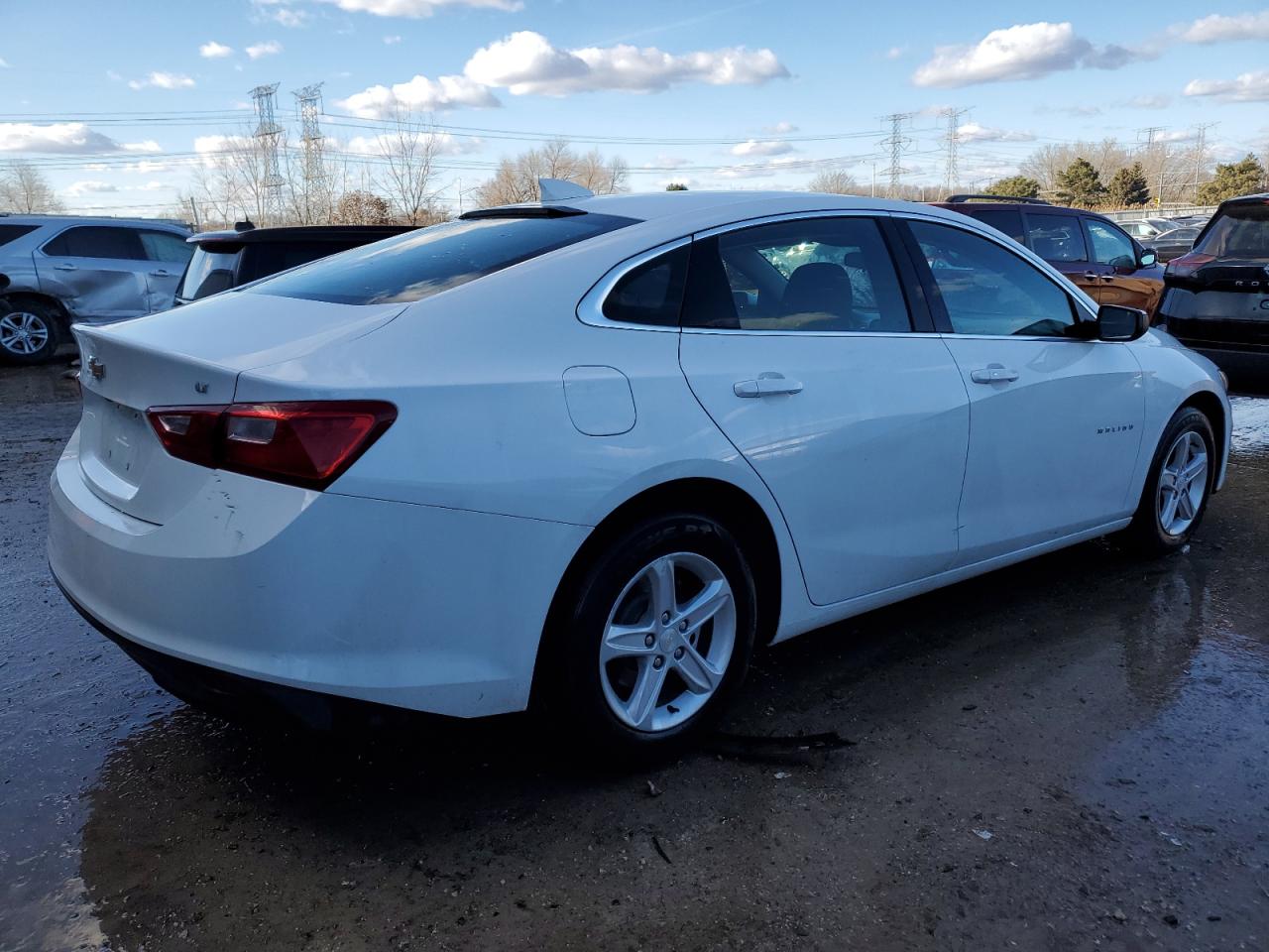 2023 Chevrolet Malibu - Image 3
