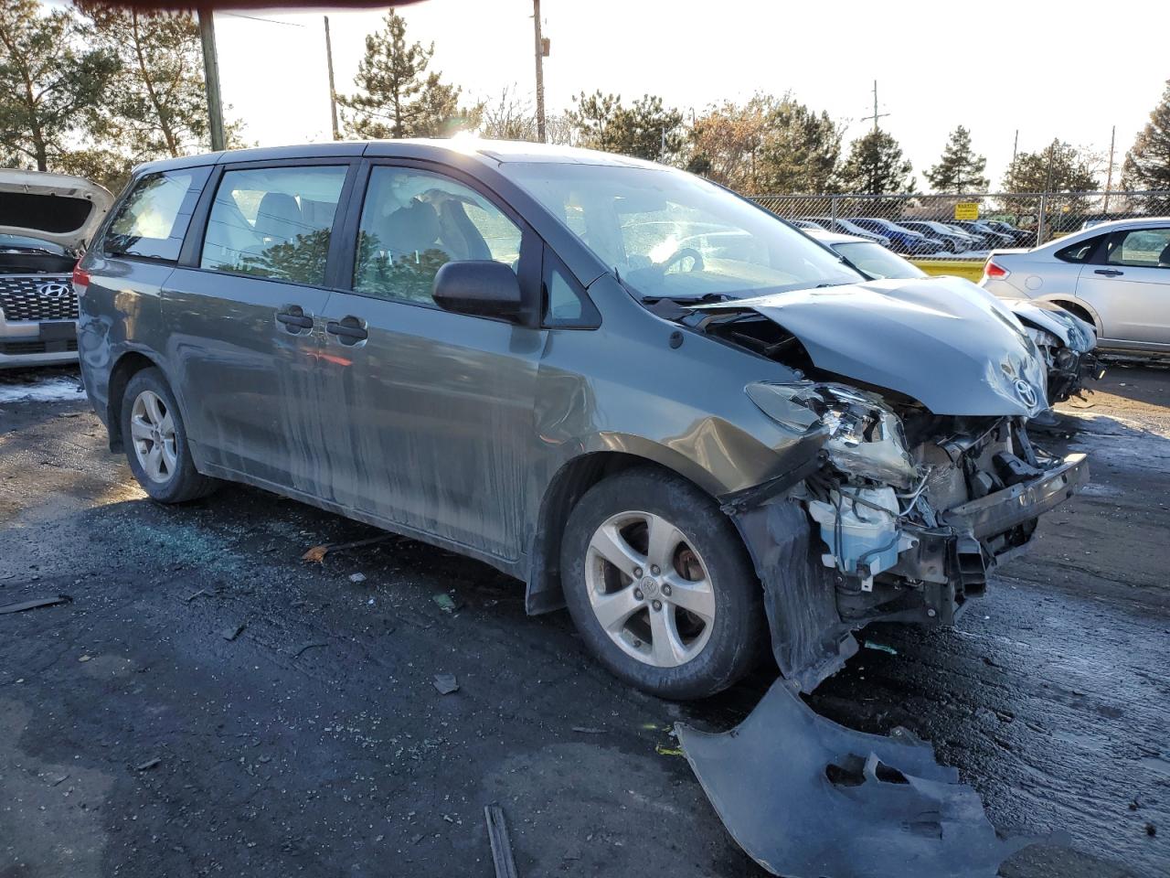 2012 Toyota Sienna - Image 4