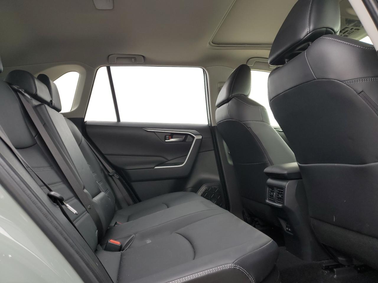 2022 Toyota RAV 4 - Image 11