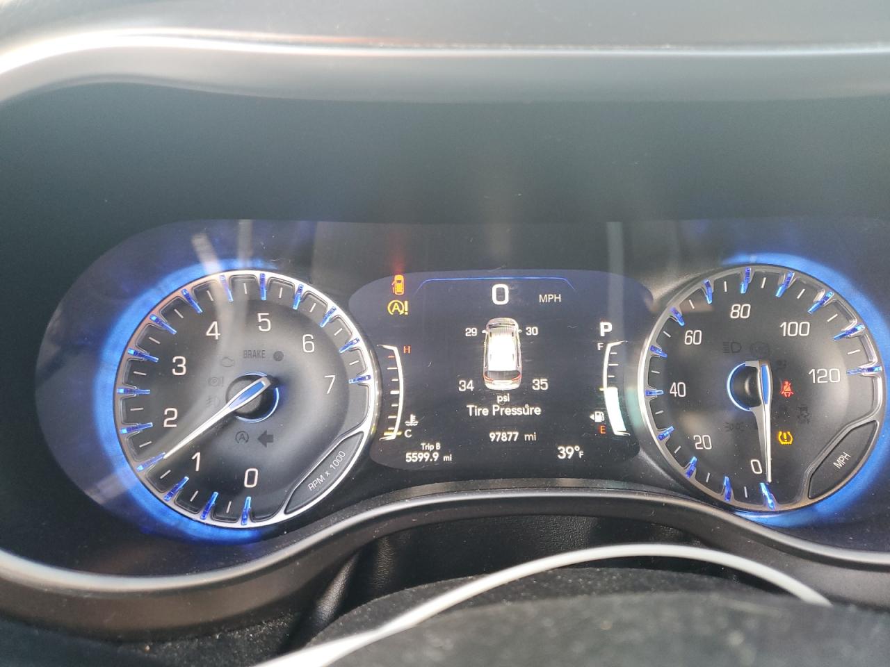 2017 Chrysler Pacifica - Image 9