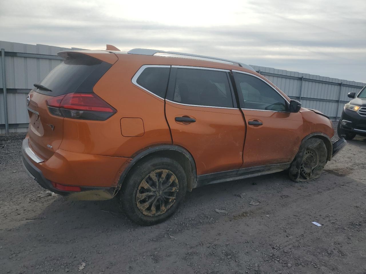 2017 Nissan Rogue - Image 3