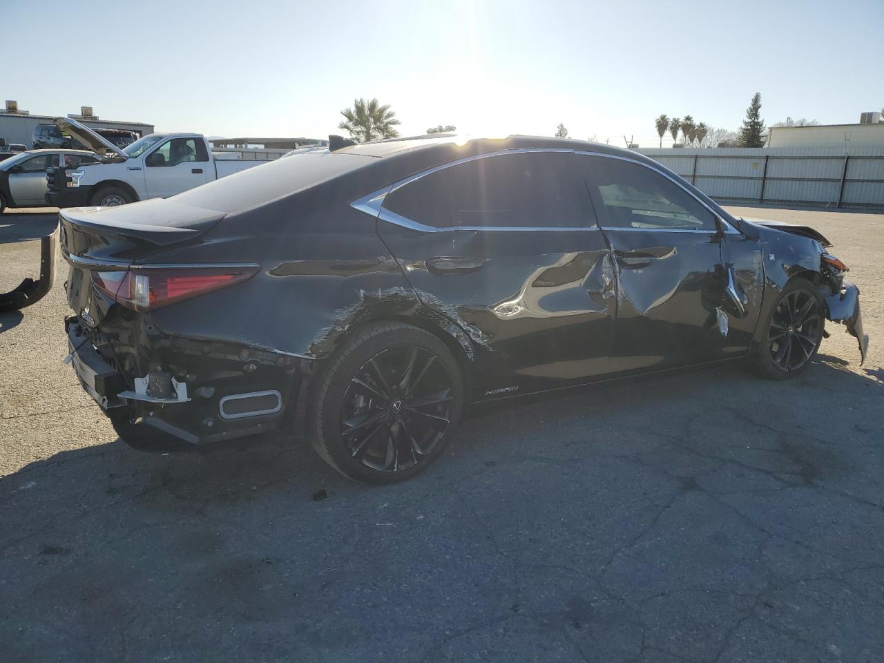 2022 Lexus ES - Image 3