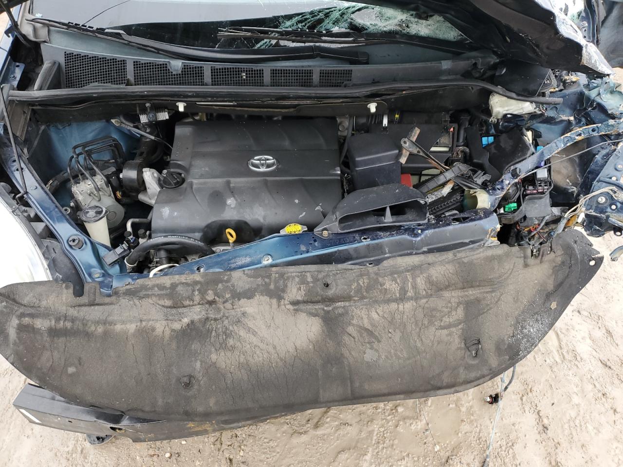 2012 Toyota Sienna - Image 13