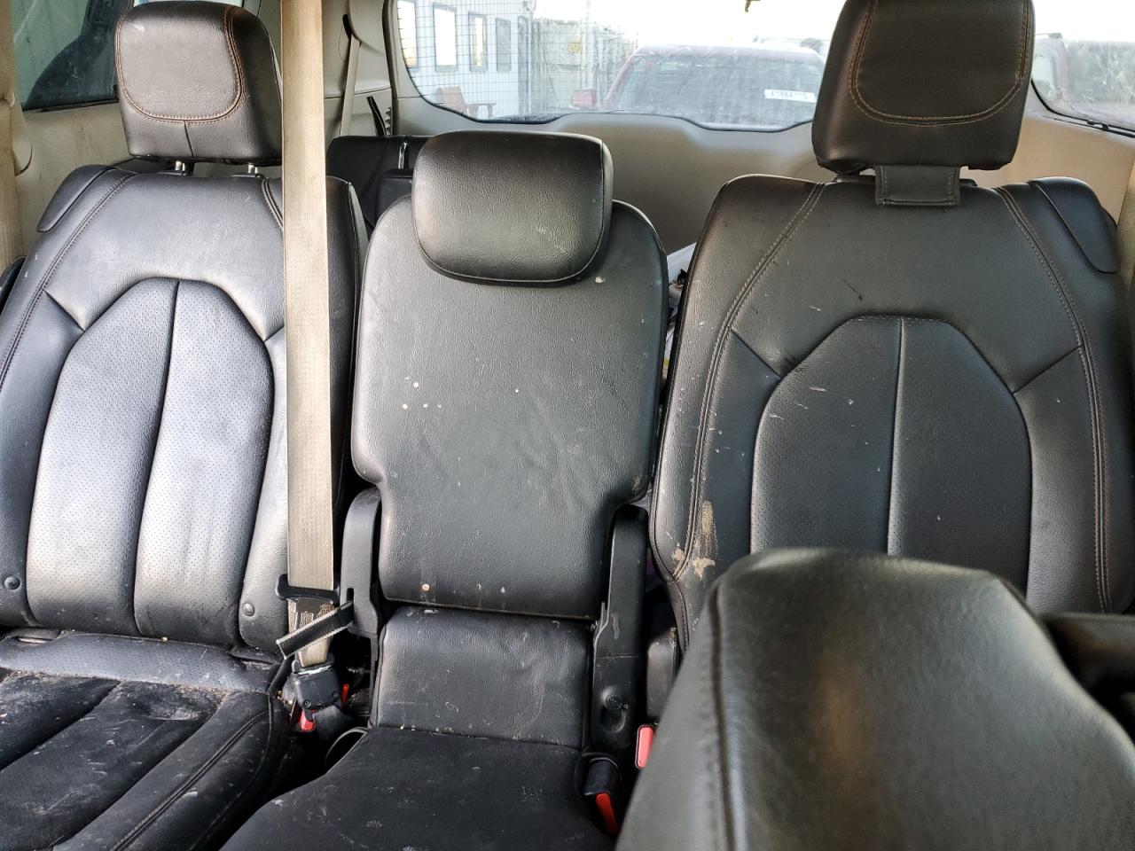 2017 Chrysler Pacifica - Image 10