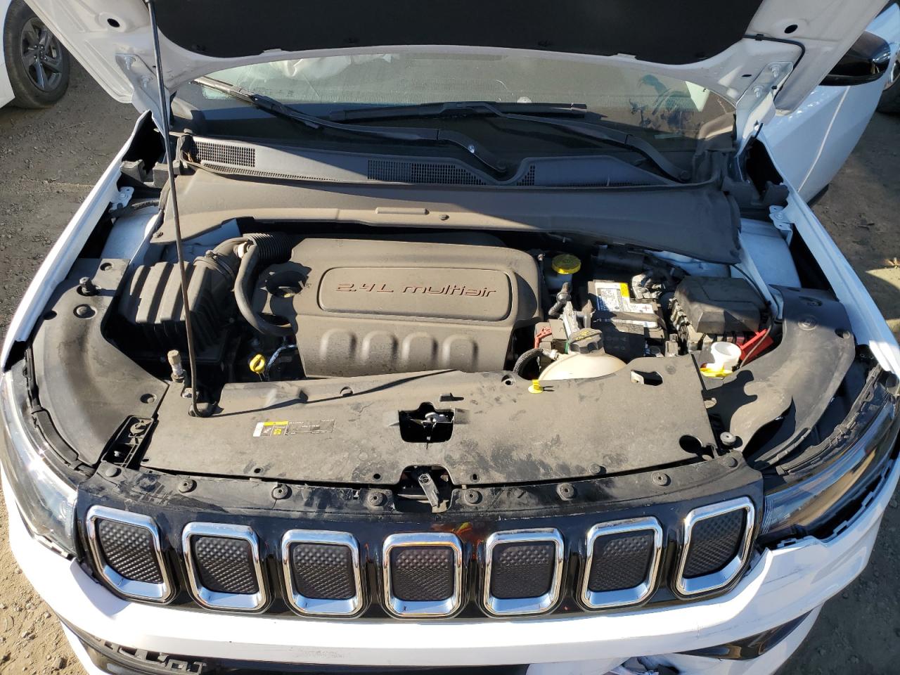 2022 Jeep Compass - Image 12