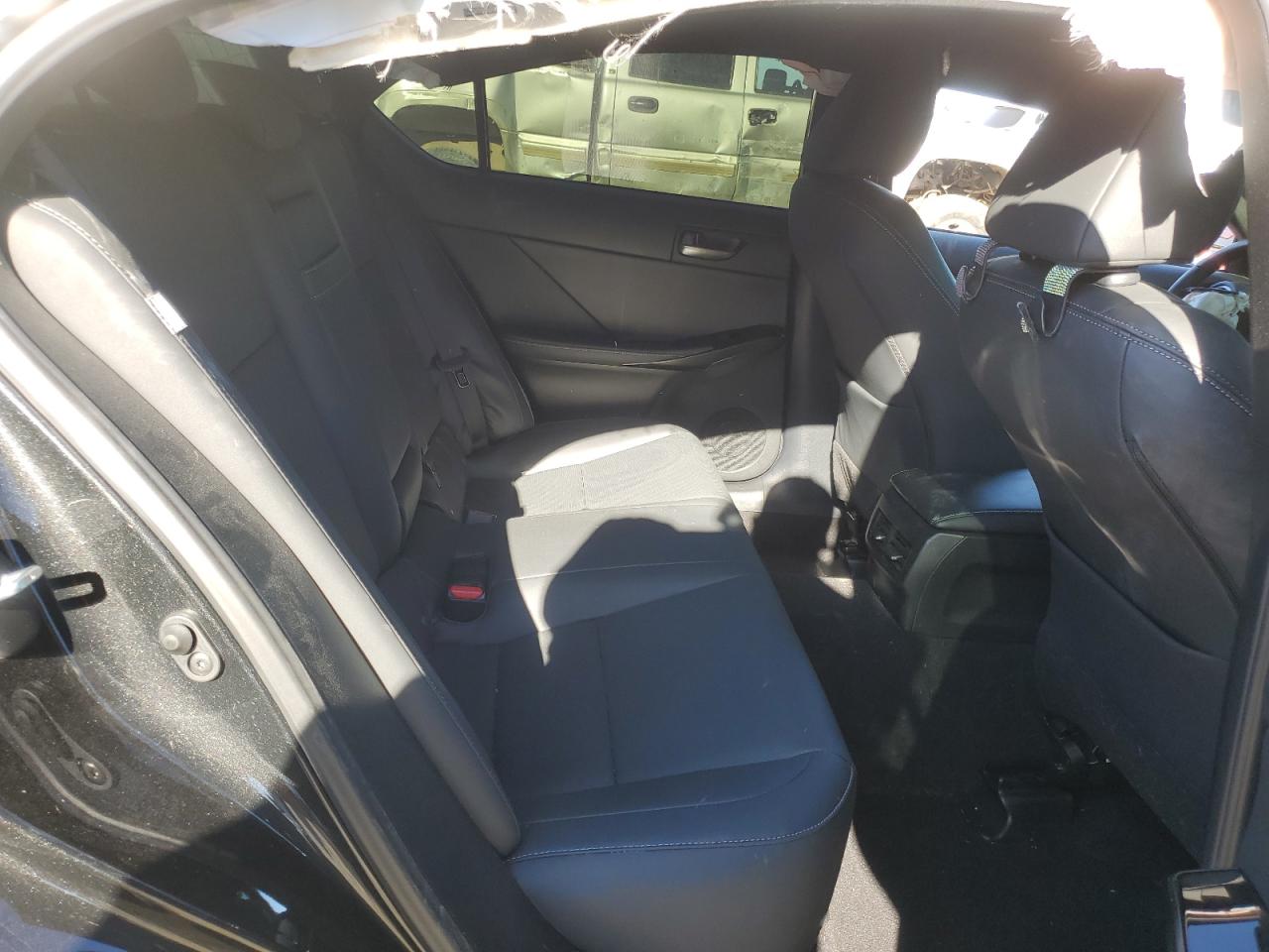 2021 Lexus IS - Image 10