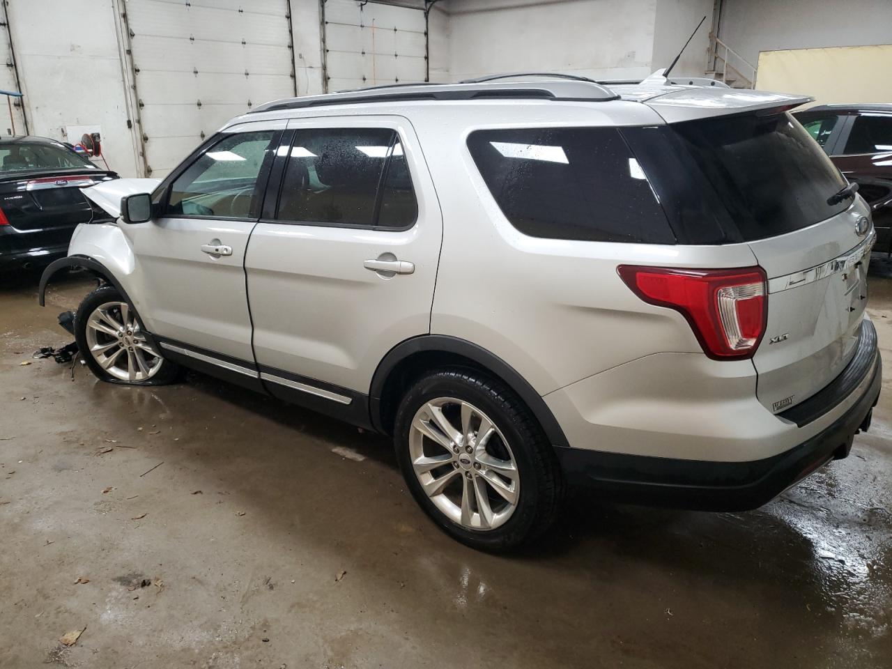 2019 Ford Explorer - Image 2