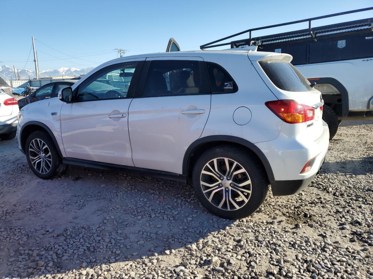 2018 Mitsubishi Outlander - Image 2