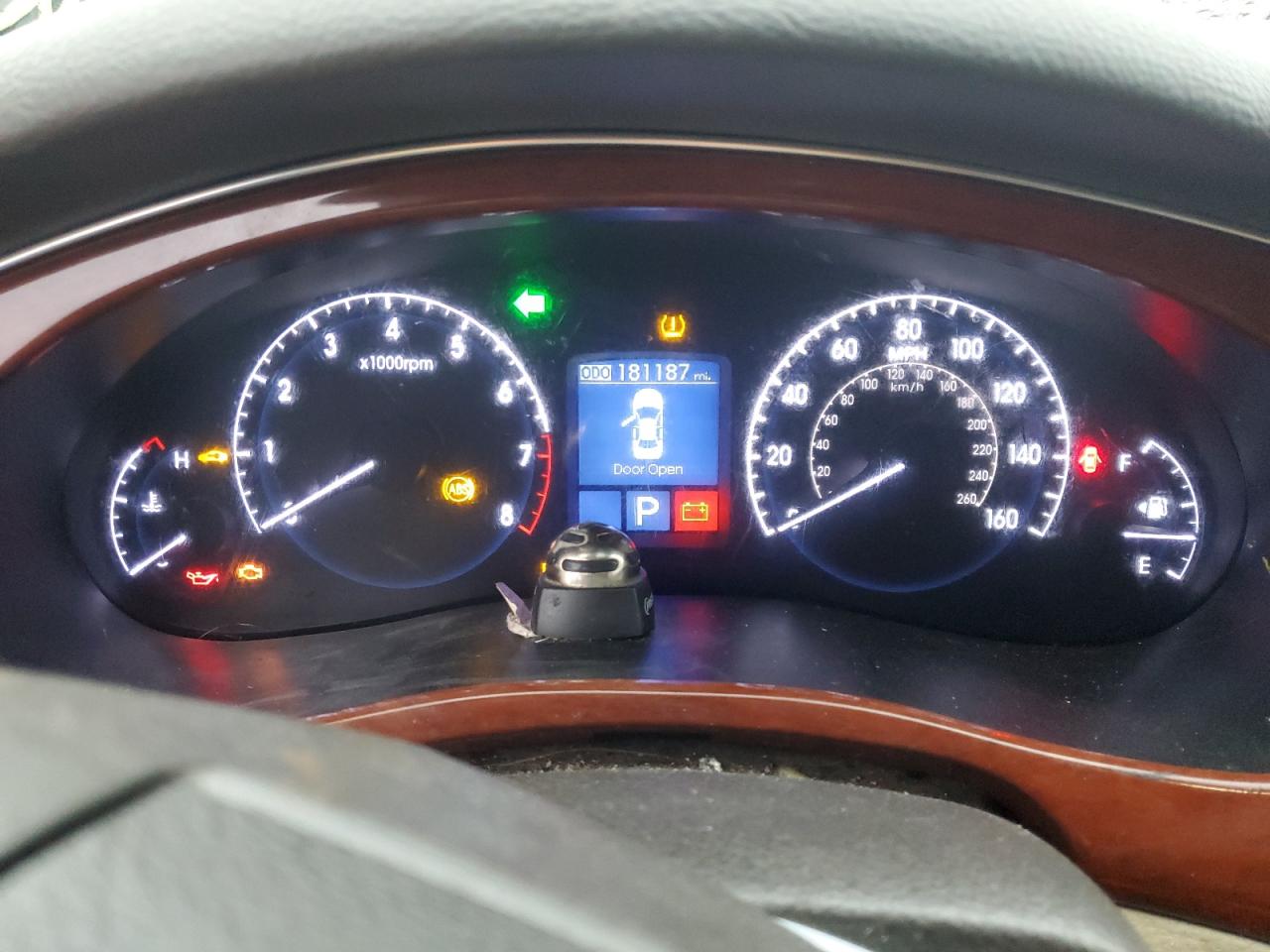 2013 Hyundai Genesis - Image 9