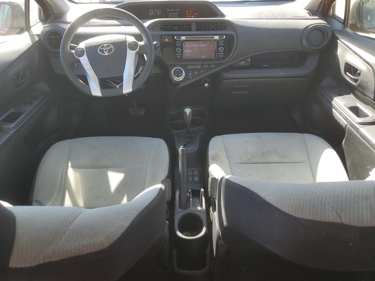 2015 Toyota Prius - Image 8