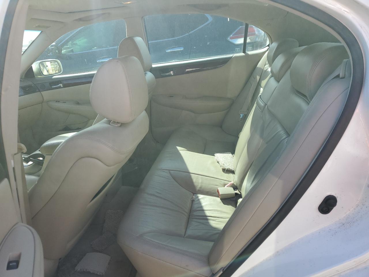 2002 Lexus ES - Image 10