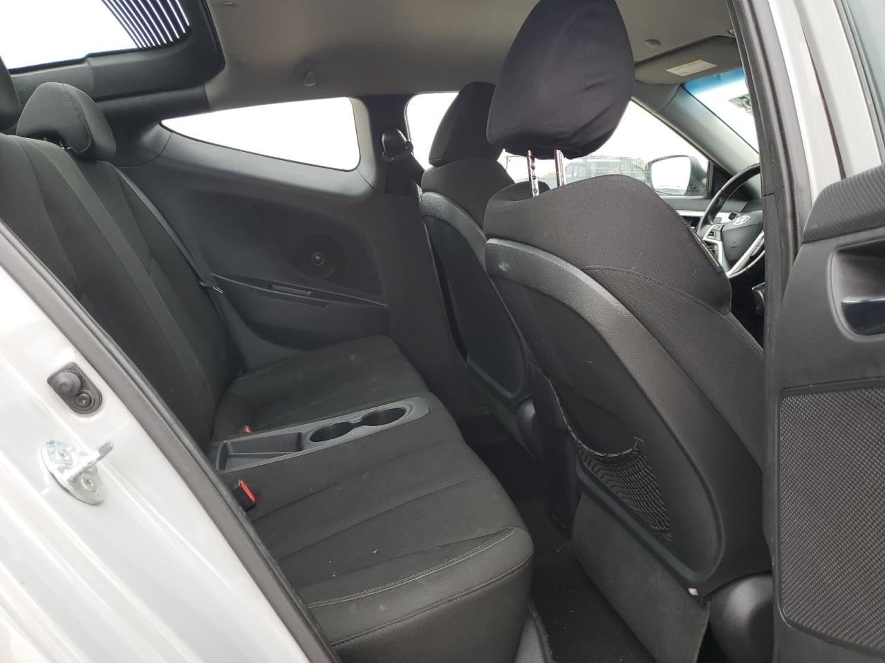 2013 Hyundai Veloster - Image 11