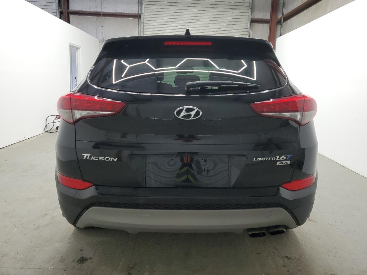 2018 Hyundai Tucson Value VIN: KM8J3CA26JU627384 Lot: 88638425