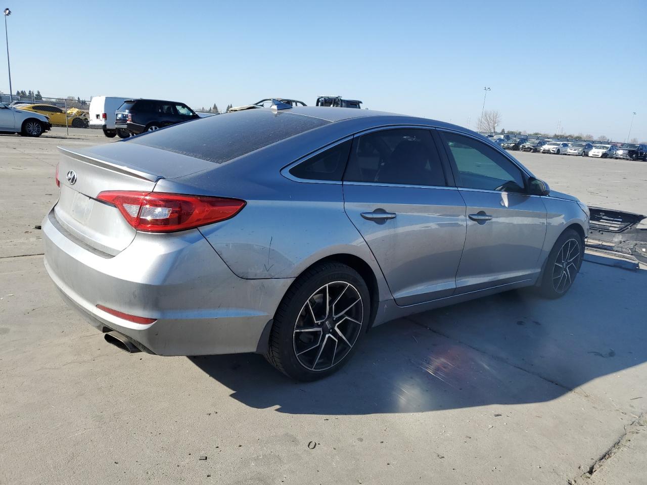 2016 Hyundai Sonata - Image 3