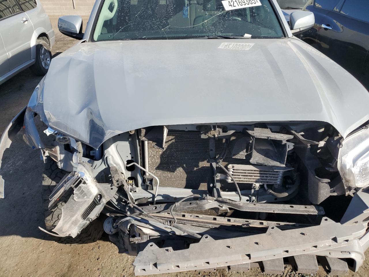 2019 Toyota Tacoma - Image 11